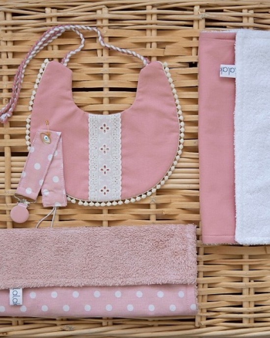 NEWBORN GIFT BOX DUSTY PINK VINTAGE LALAKOOKI 